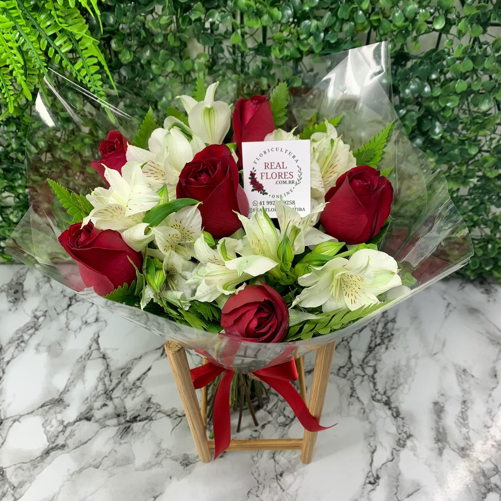 6 Rosas Vermelhas com Alstroemérias