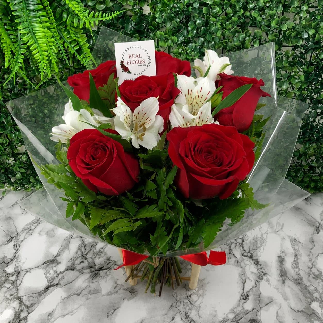 6 Rosas Vermelhas com Alstroemérias