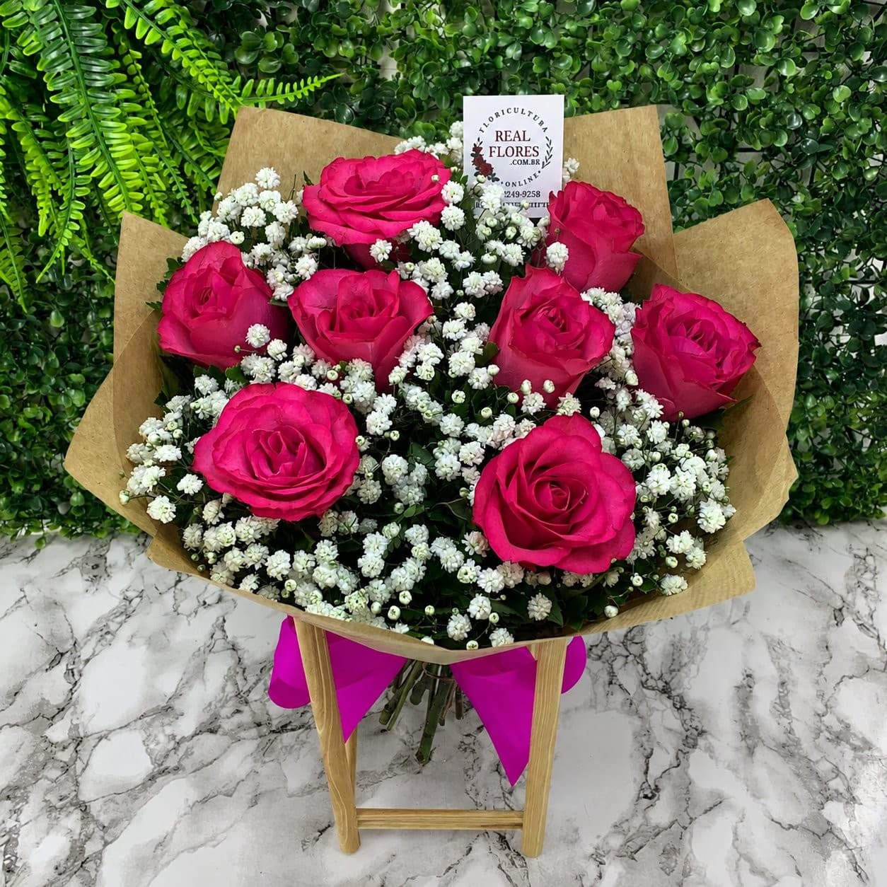 8 Rosas Pink com Mosquito Kraft