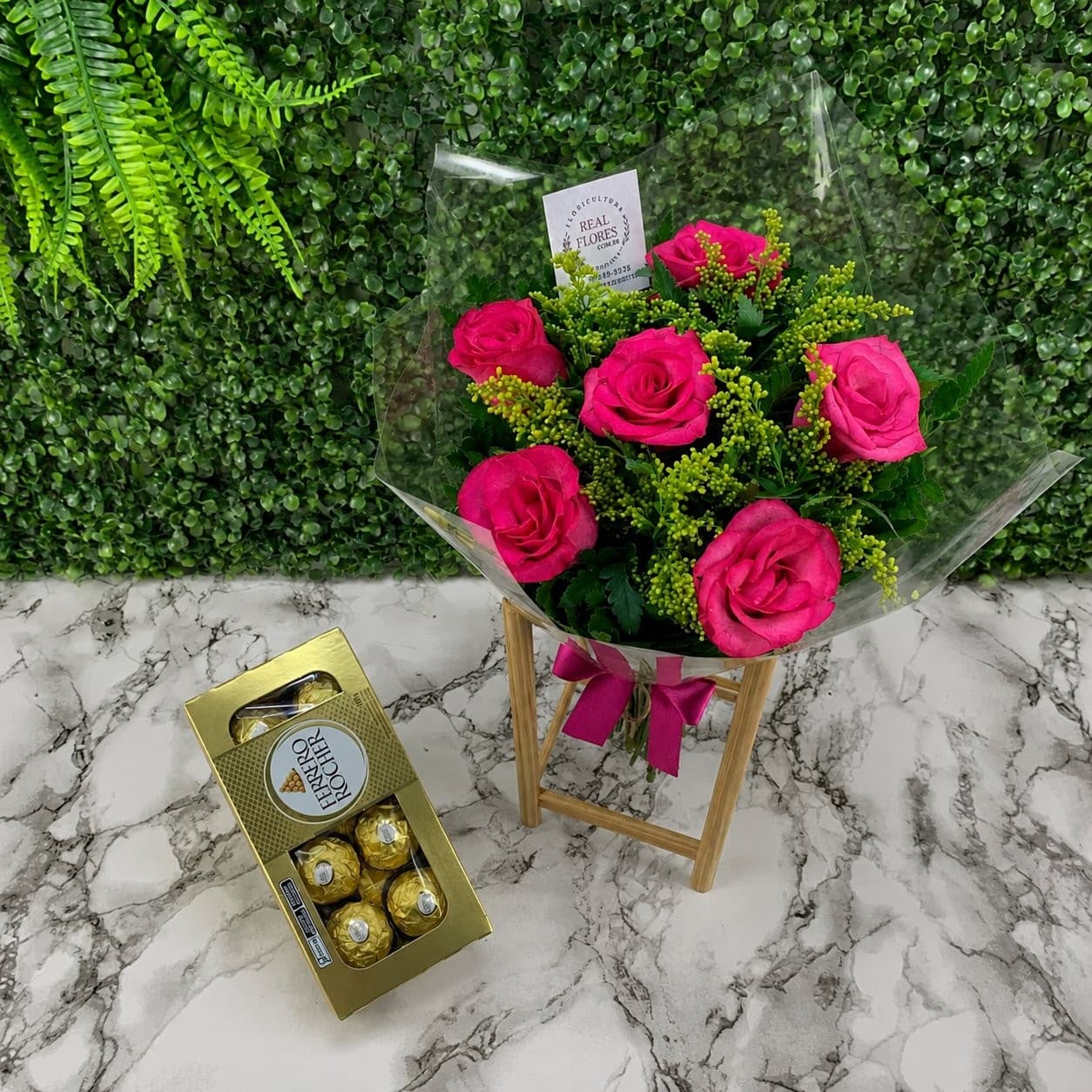 6 Rosas Pinks + Ferrero 8