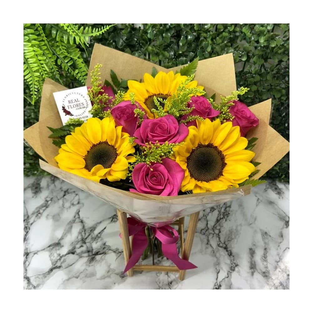 3 Girassóis com 6 Rosas Pinks