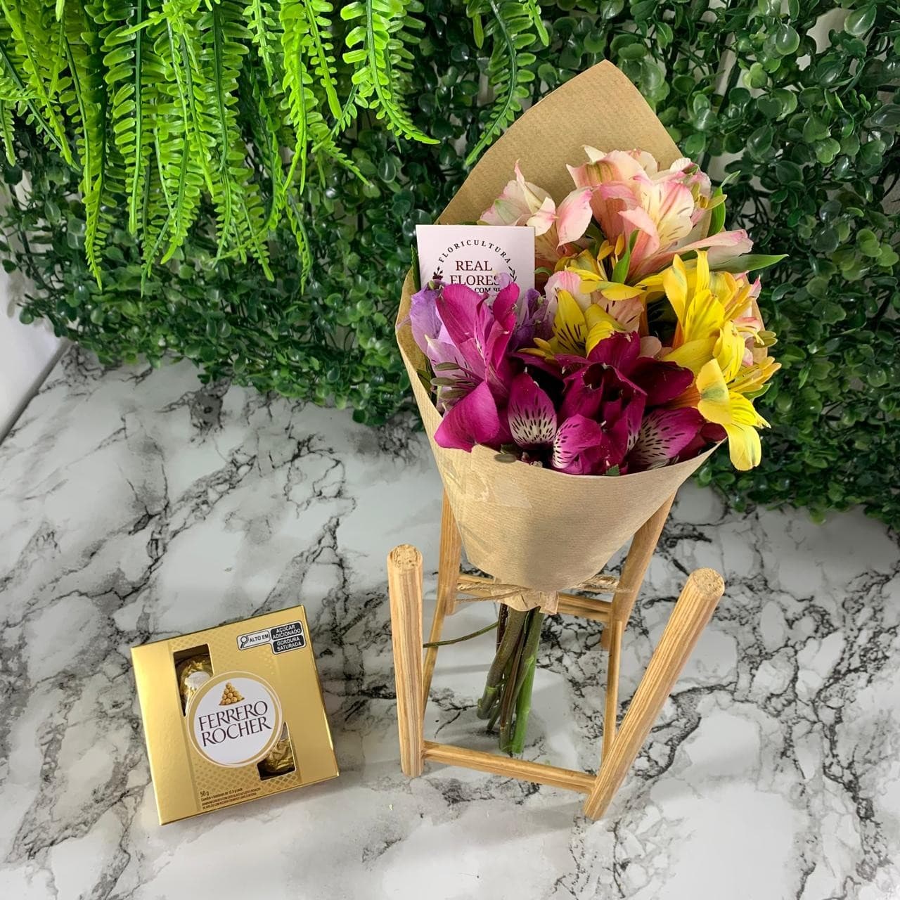 Mini Alstroemérias Coloridas + Ferrero 4