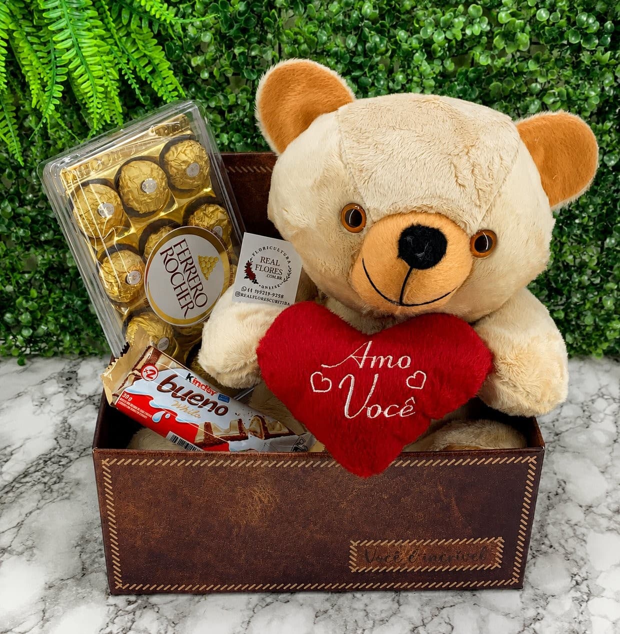 Box Pelúcia Bege, Ferrero e Kinder