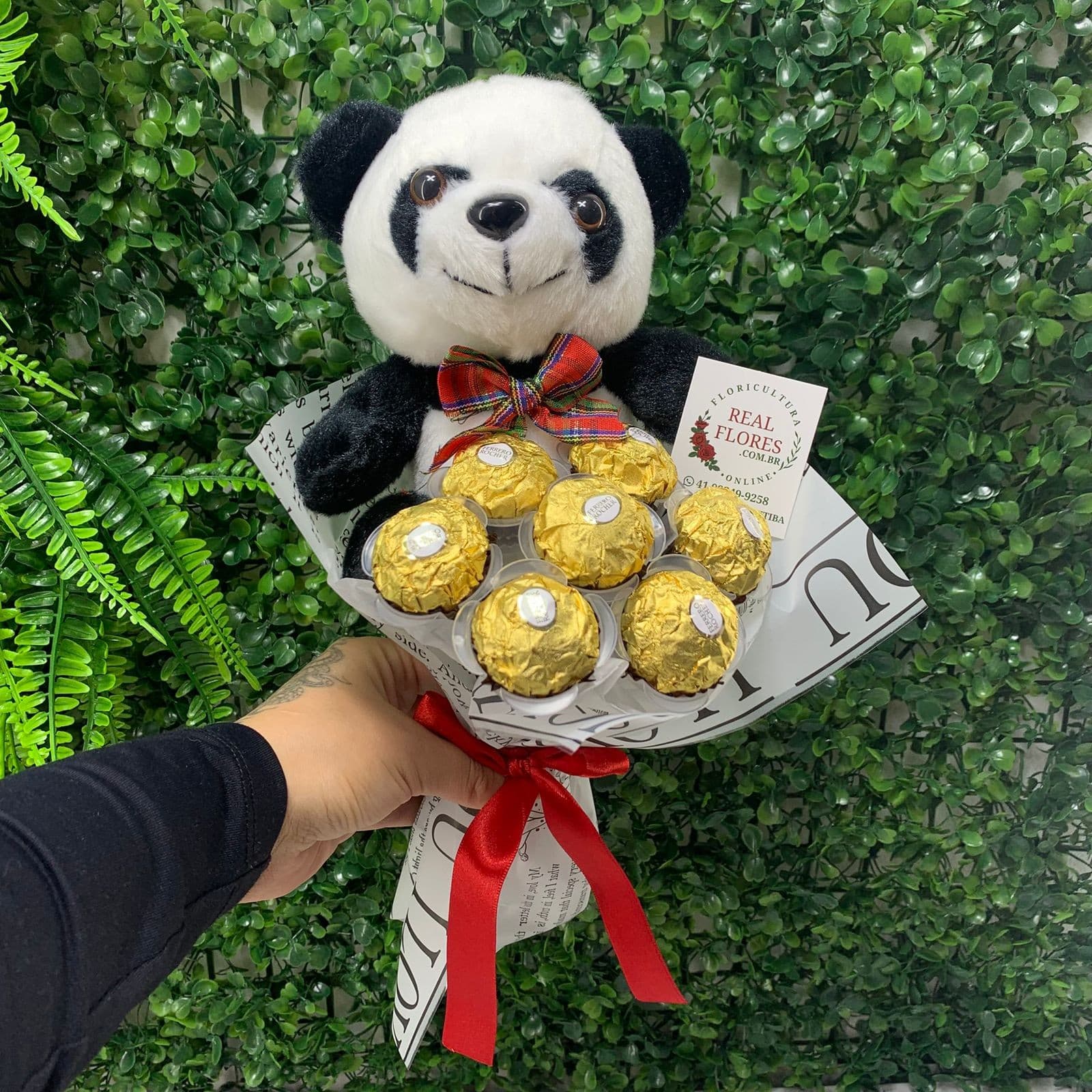 Buquê Mini Panda + 7 Bombons Ferrero