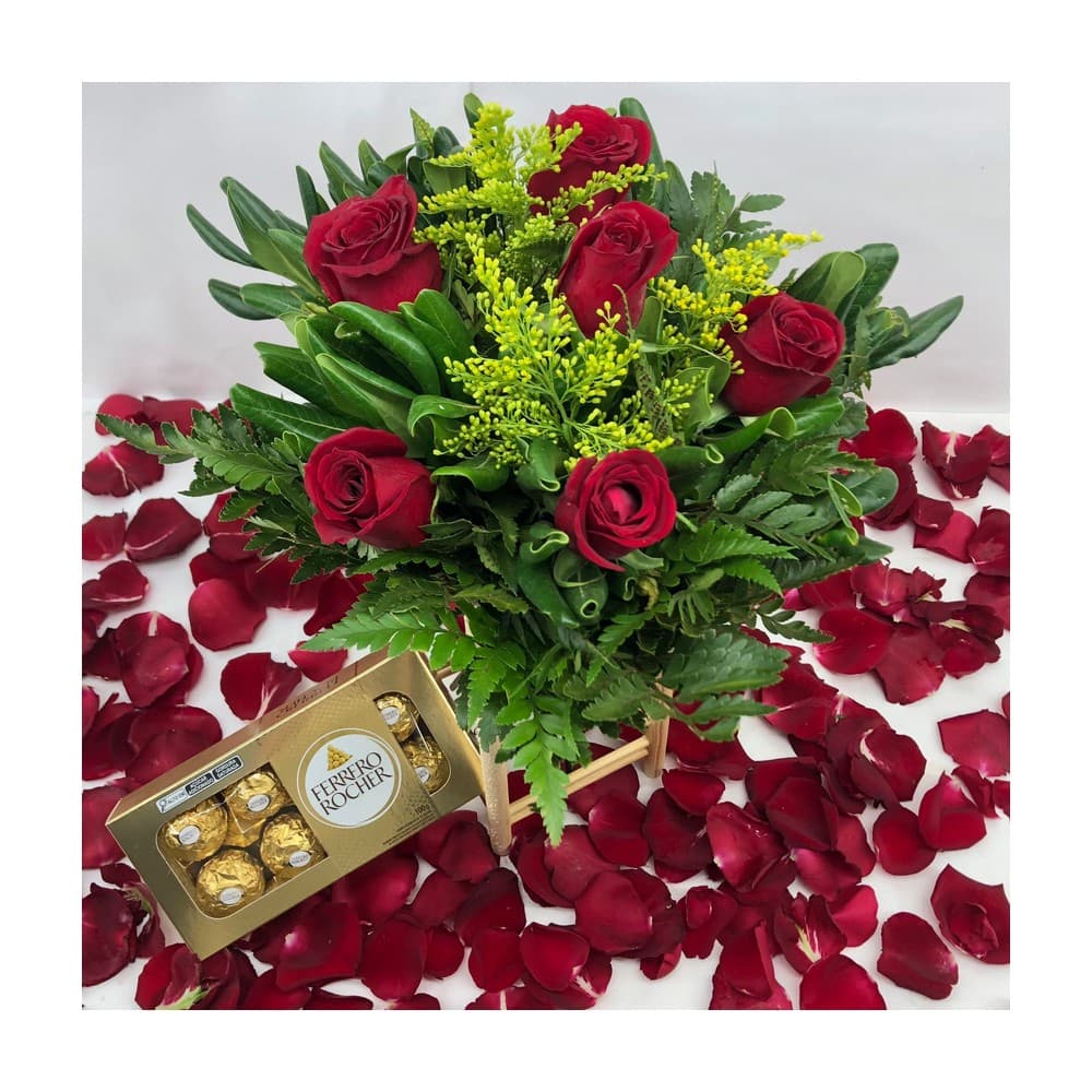 Buquê de 6 Rosas Vermelhas com Ferrero Rocher