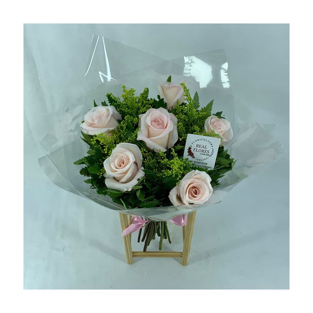 Buquê de 6 Rosas Rosa Claro com Tango - Transparente