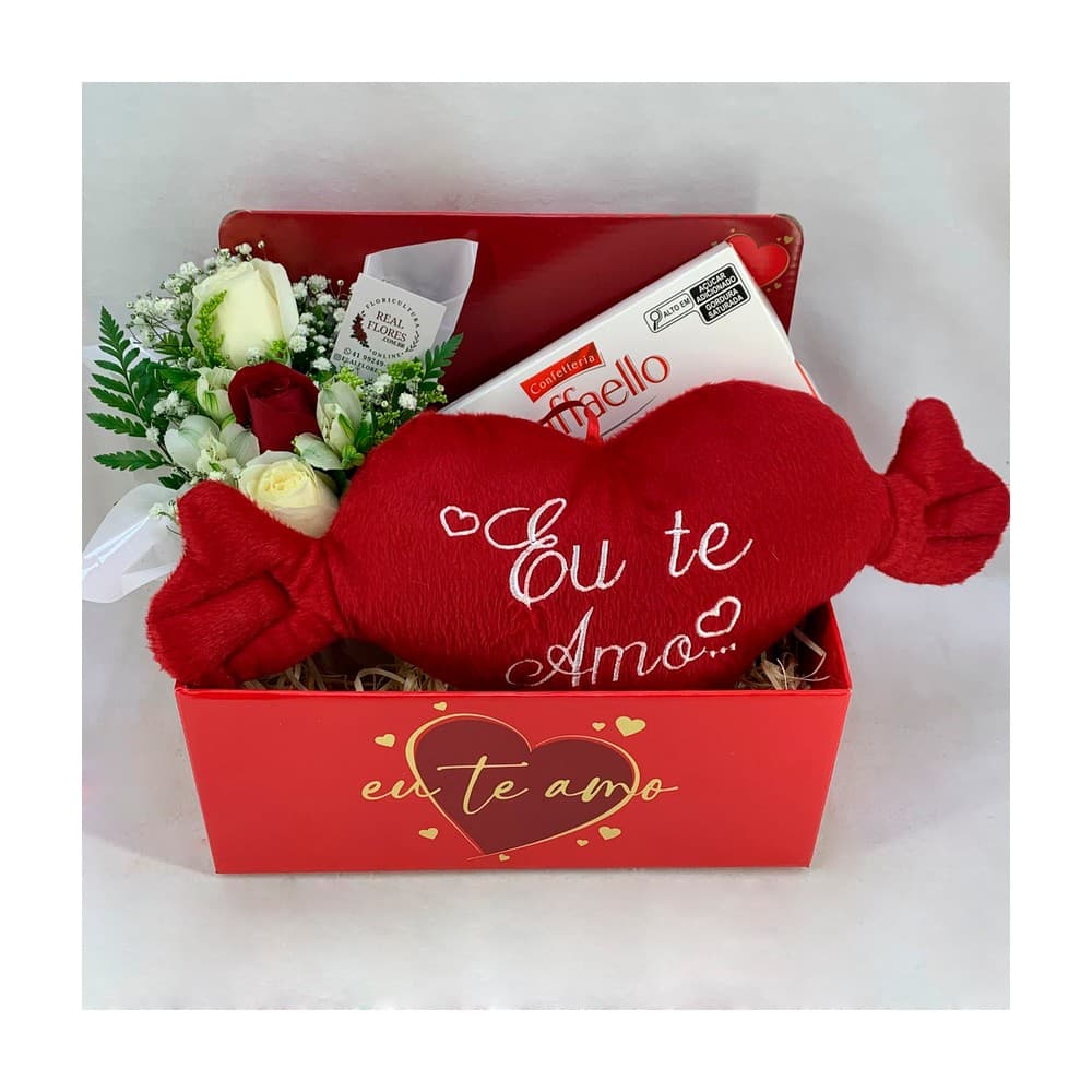 Caixa Eu Te Amo com Flores, Pelúcia e Raffaello
