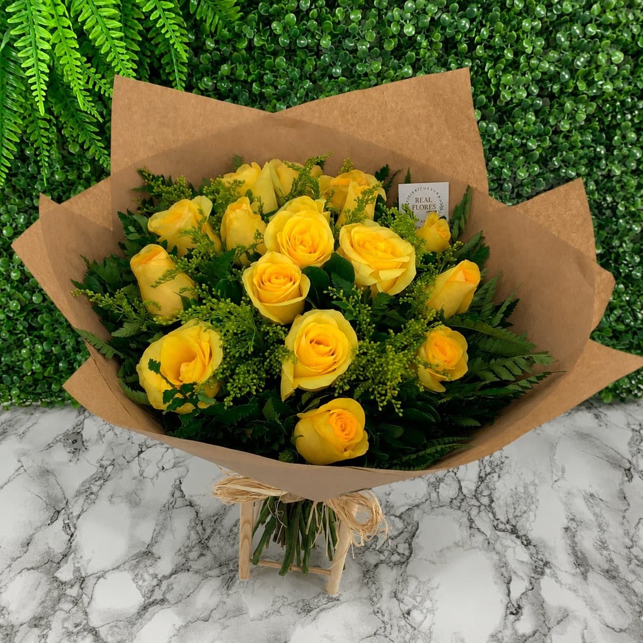 16 Rosas Amarelas Kraft