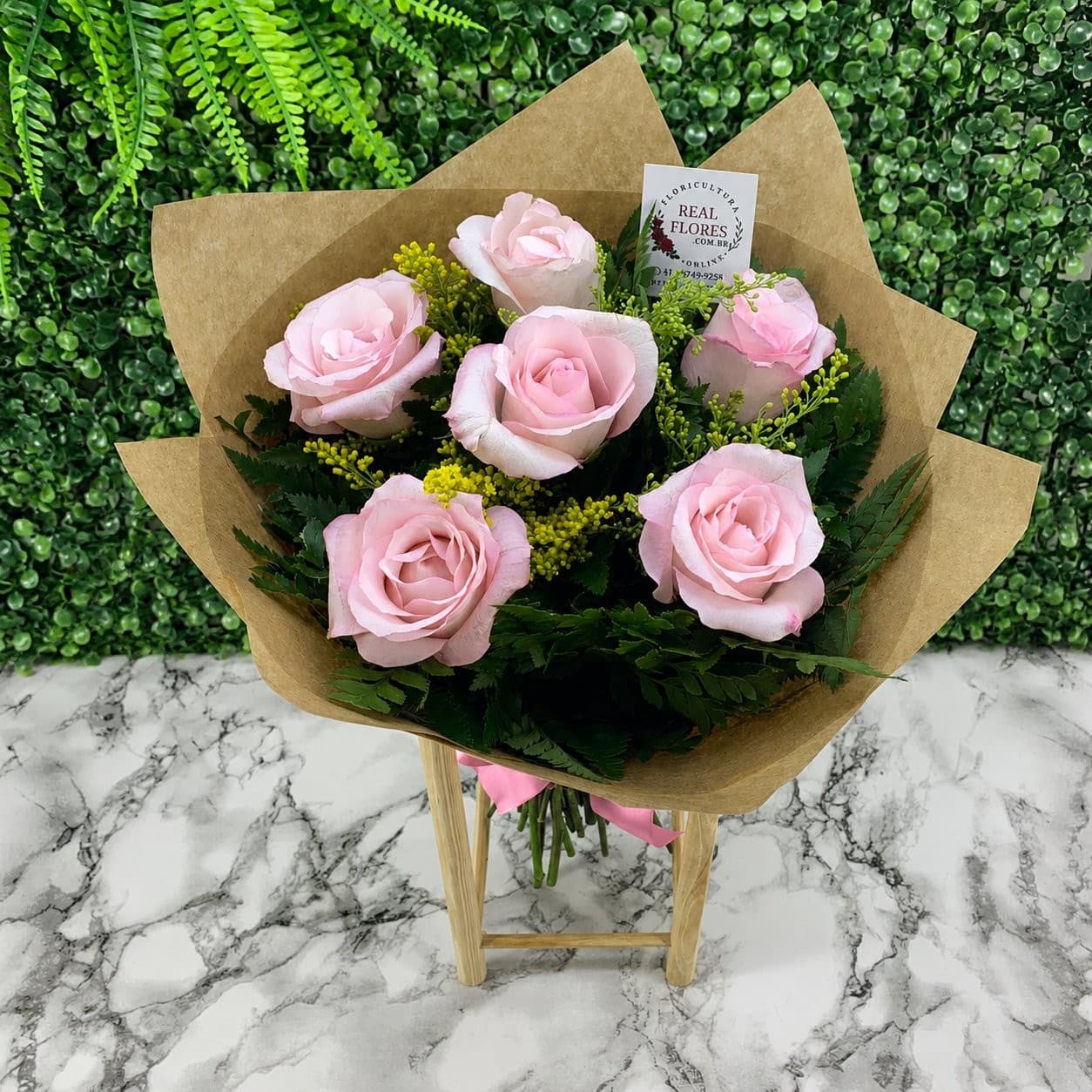 6 Rosas Cor de Rosa Kraft