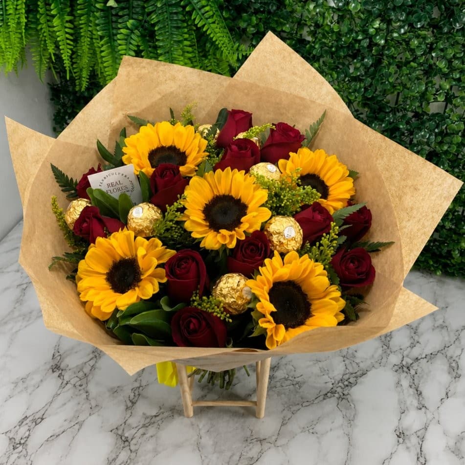 5 Girassóis com 12 Rosas Vermelhas + 8 Bombons Ferrero