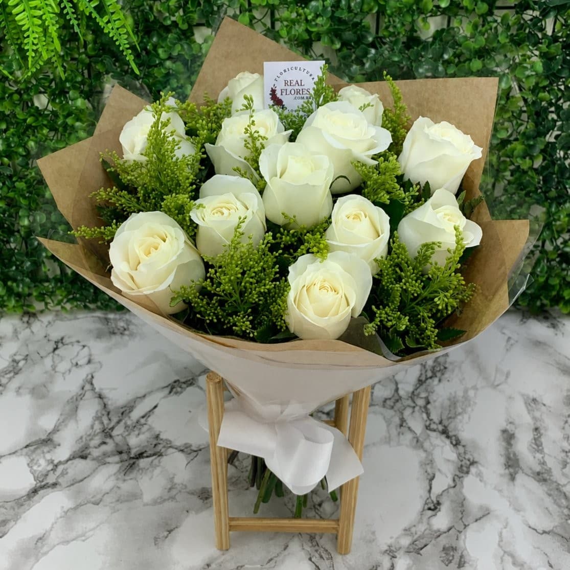 12 Rosas Brancas Kraft