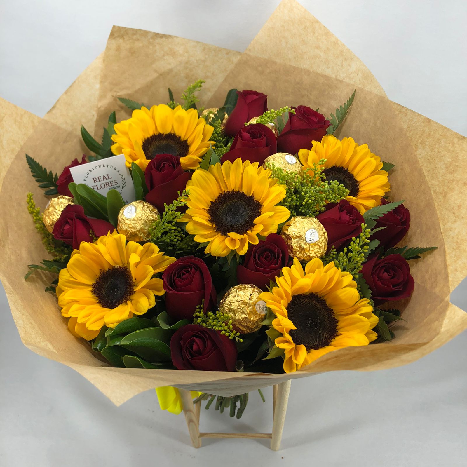 Girassol com Rosas e Ferrero
