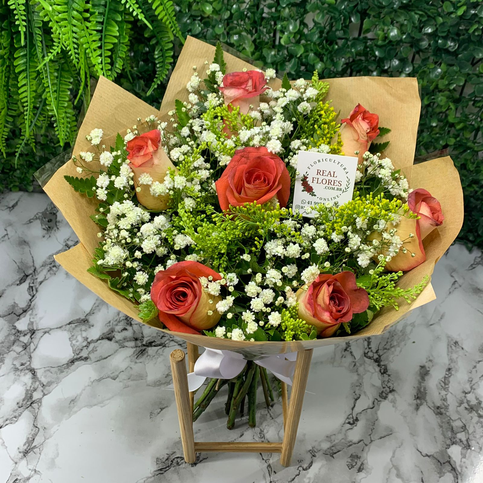 7 Rosas Laranjas com Mosquito Kraft