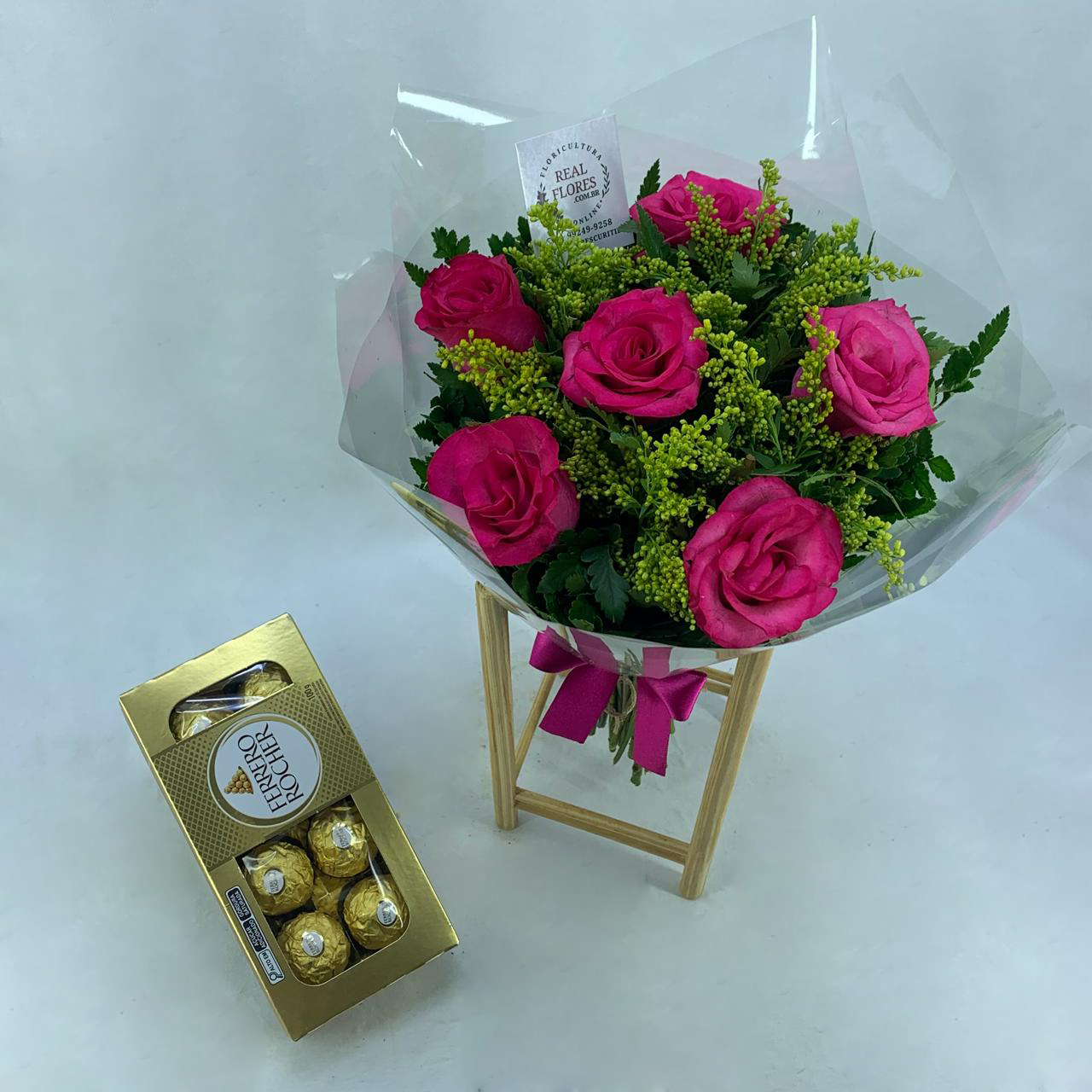 6 Rosas Pinks + Ferrero 8