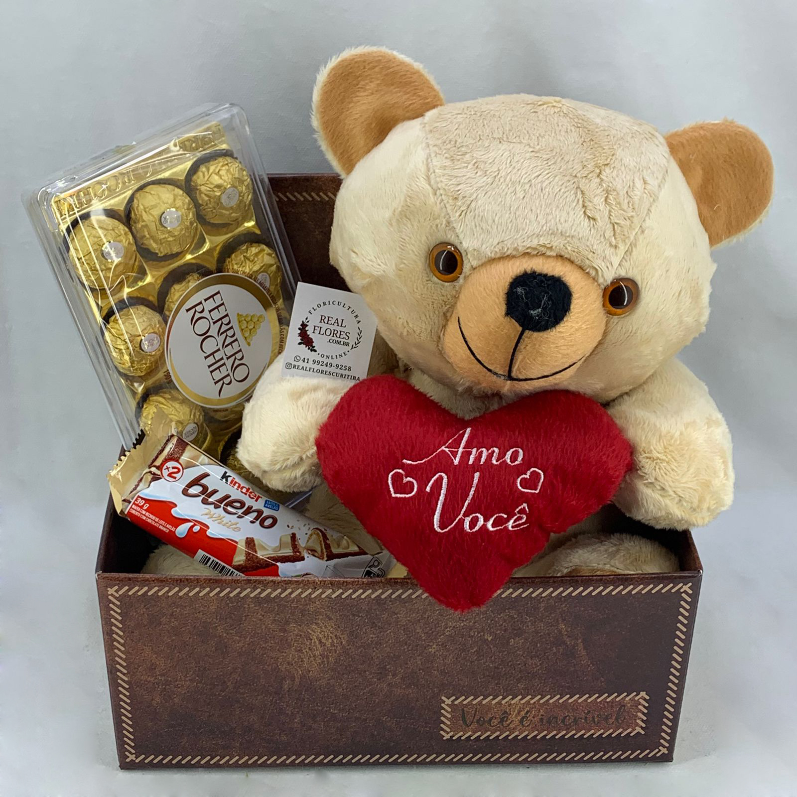 Box Pelúcia Bege, Ferrero e Kinder