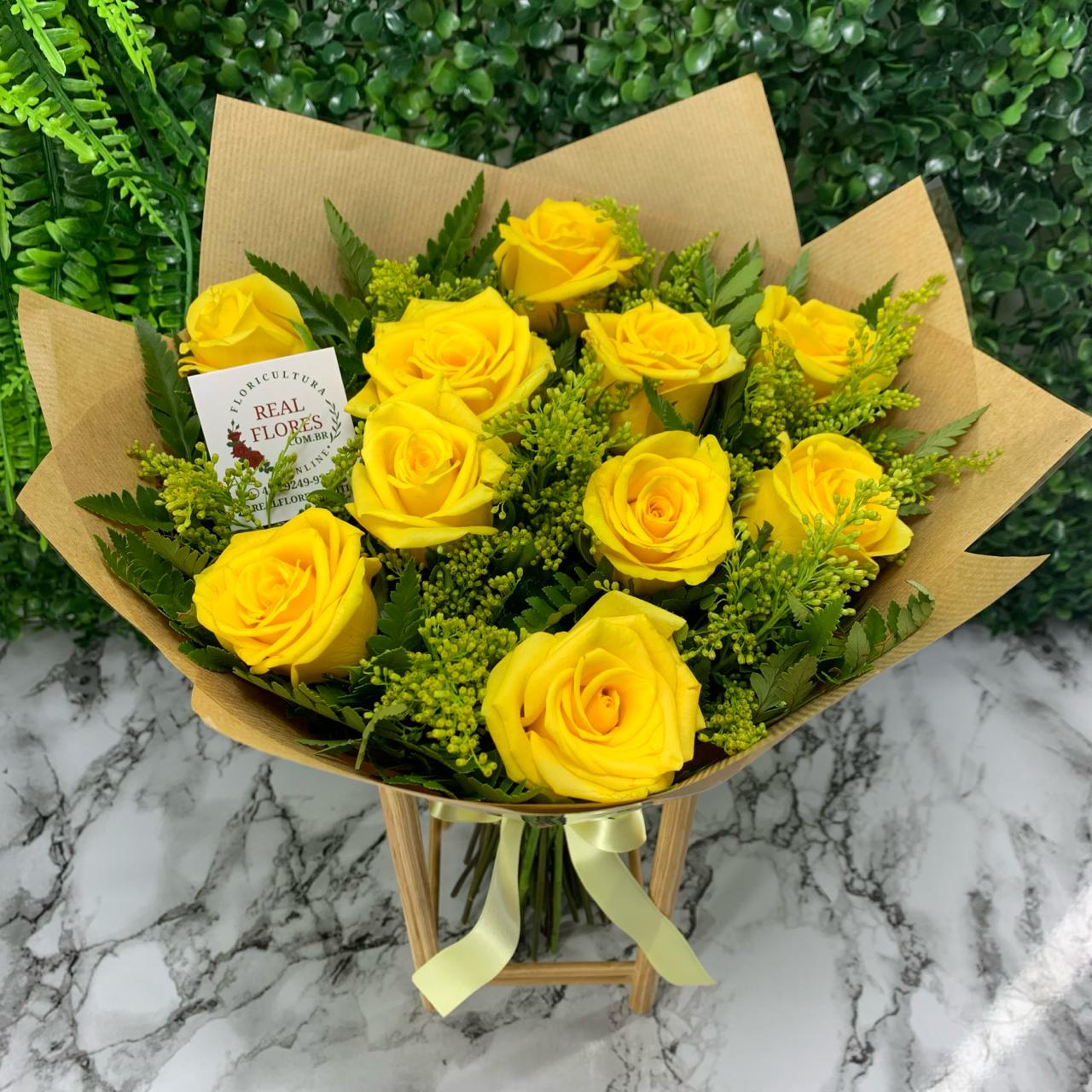 10 Rosas Amarelas Kraft
