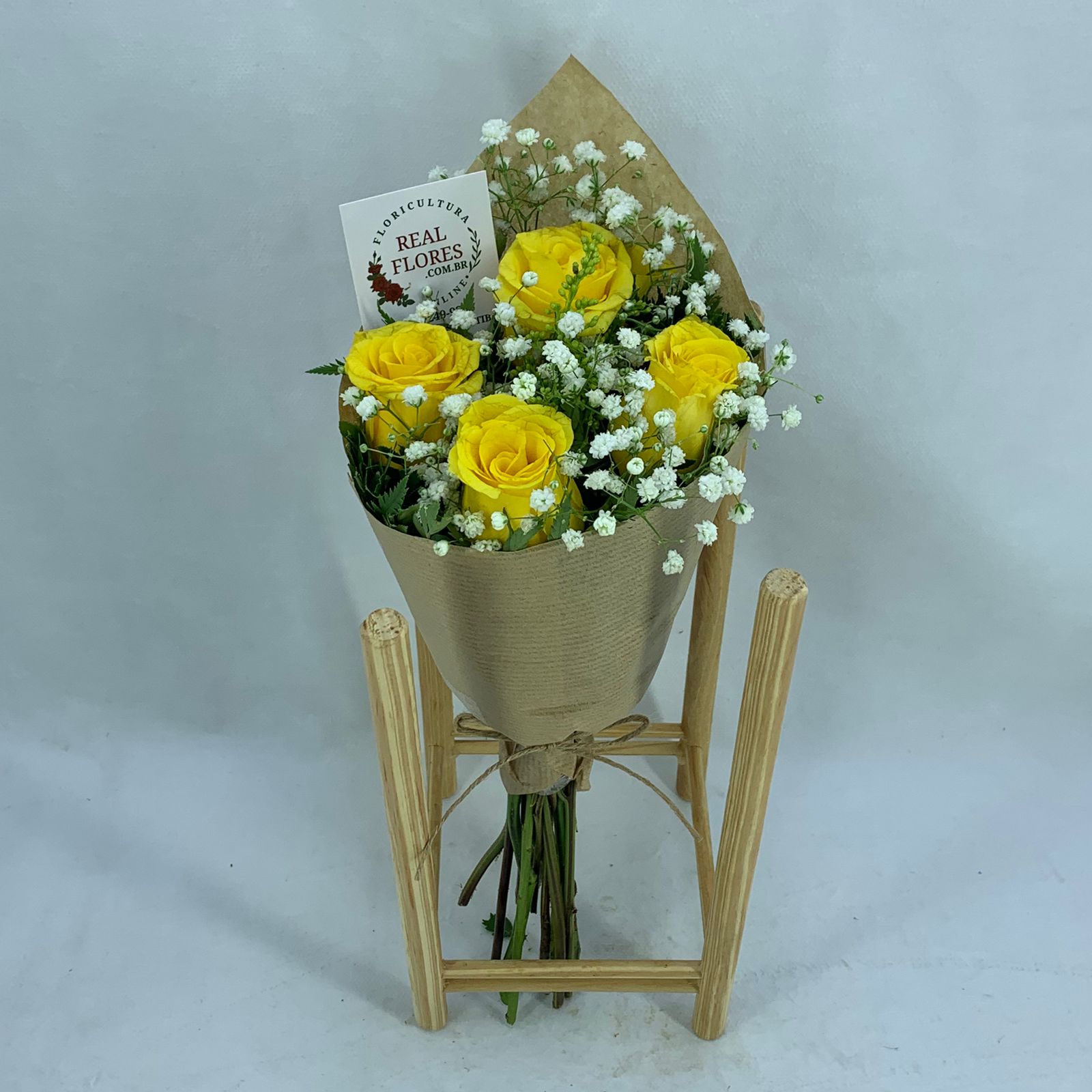 4 Rosas Amarelas no Kraft com Mosquito