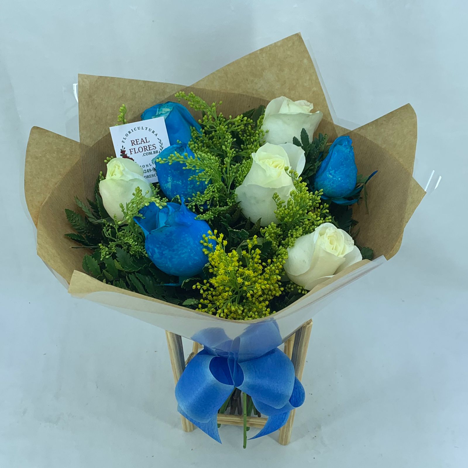 8 Rosas Brancas e Azuis