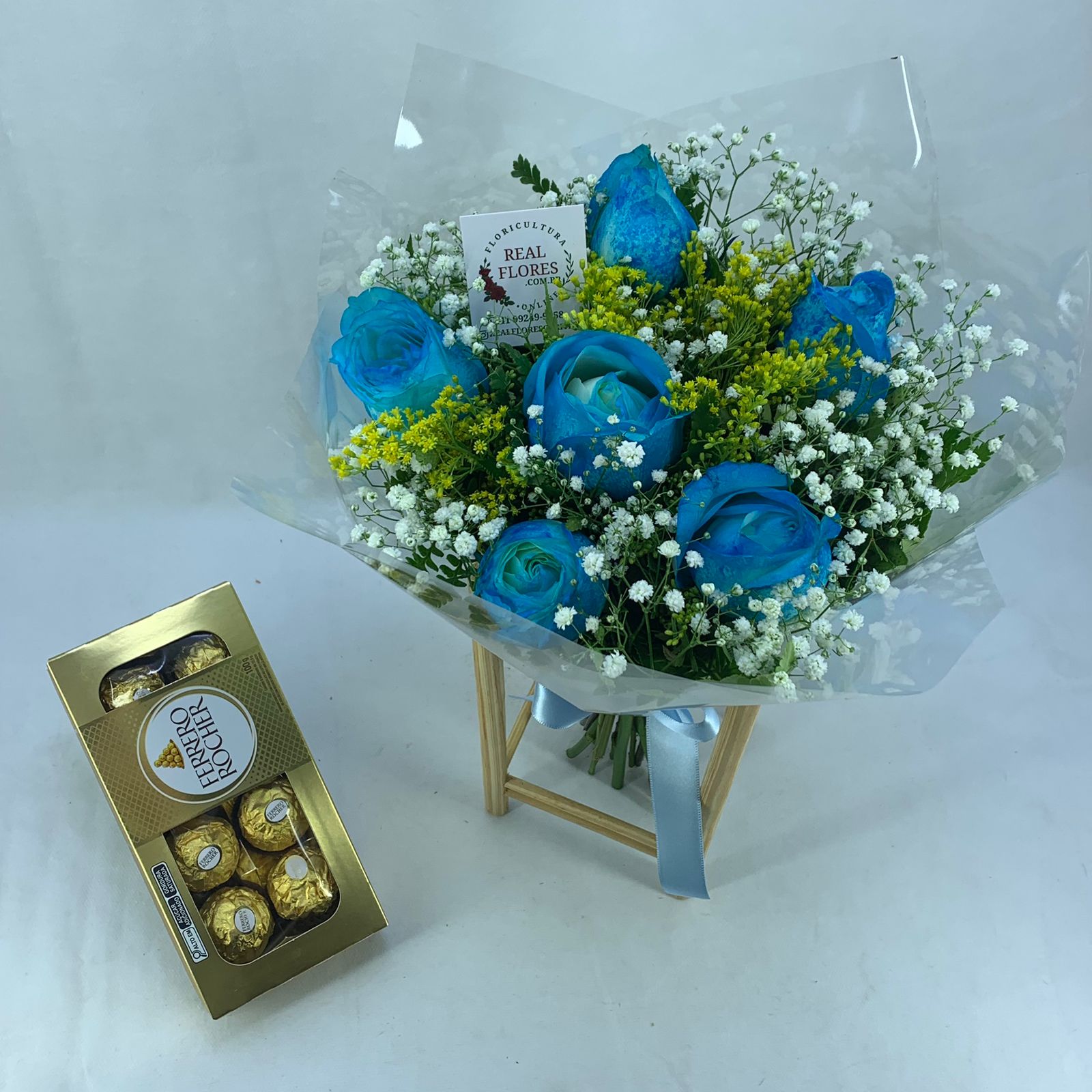 6 Rosas Azuis + Ferrero 8